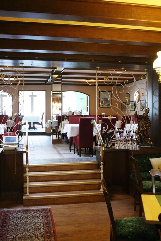 Weinhotel Hubertus Garni Клоттен Экстерьер фото