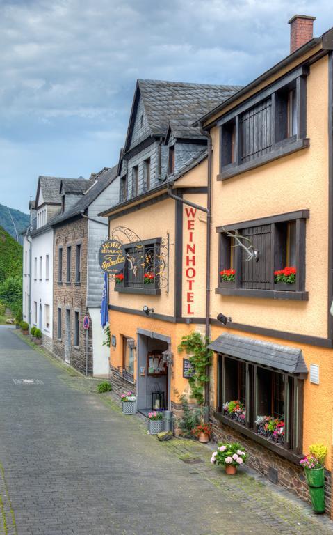 Weinhotel Hubertus Garni Клоттен Экстерьер фото
