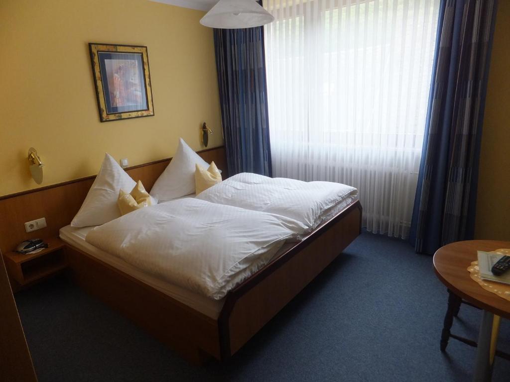 Weinhotel Hubertus Garni Клоттен Номер фото