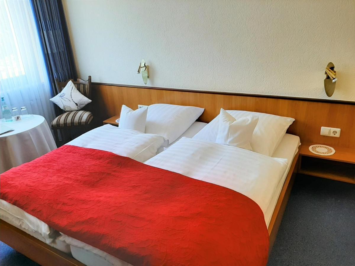 Weinhotel Hubertus Garni Клоттен Экстерьер фото